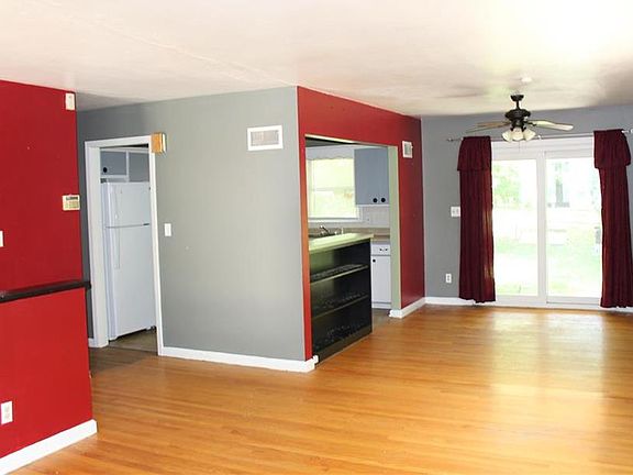 3rd image of 2648 Armstrong Ave