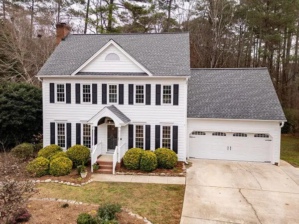 137 Huntsmoor Ln, Cary, NC 27513