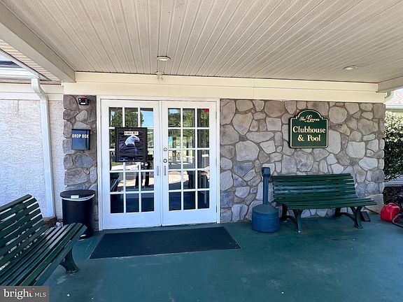 5th image of 627 Brandon Rd W