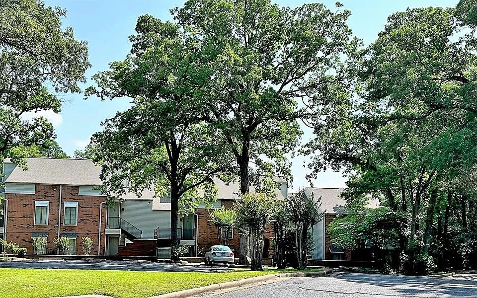 801 Country Club Cir