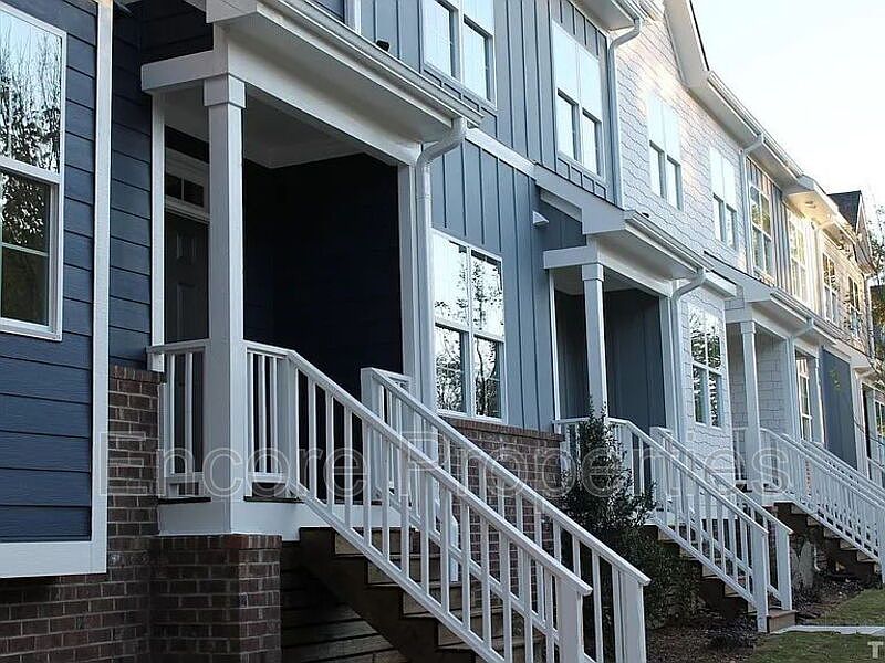 1st image of 825 S Franklin St
