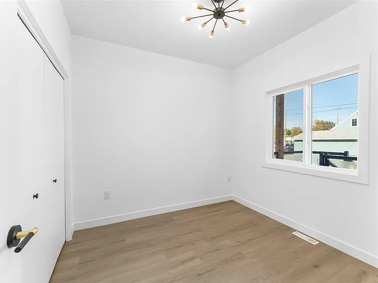 115 Blenheim Ave — Photo 14