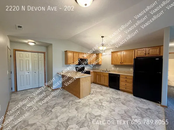 2220 N Devon Ave #202, Tea, SD 57064