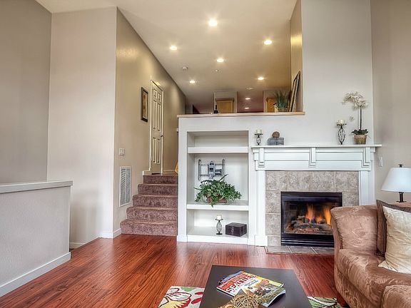 4th image of 1557 NE Joshua Tree Ln #1557