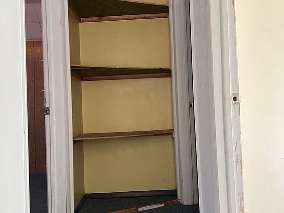 4th image of 719 Brown St