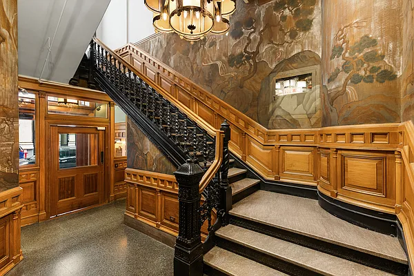 Sold by Reuveni LLC | media 19