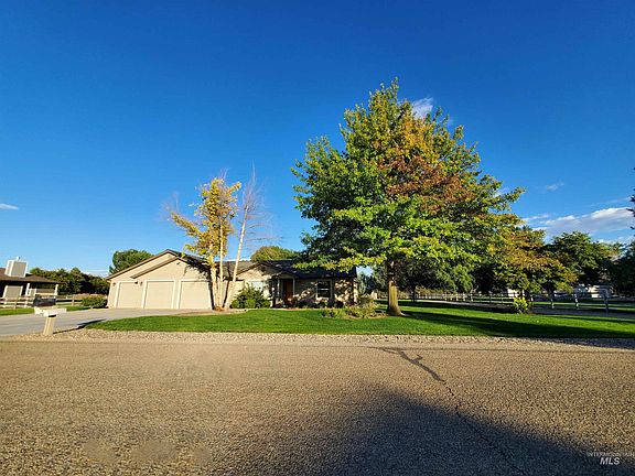 5th image of 16660 Rose Briar Ln