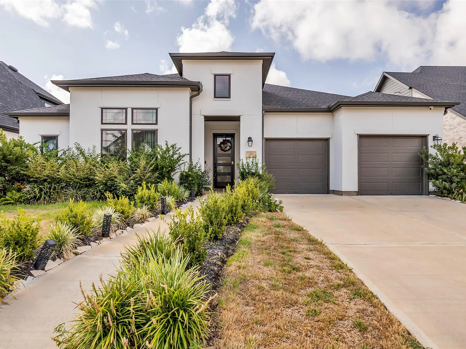 4 bed, 3.0 bath, 3088 sqft, $3,500 — Photo 1