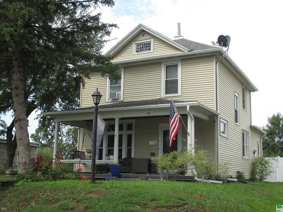 1st image of 713 S Helen St