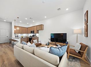 1586 W Tidwell Rd, Houston, TX 77091