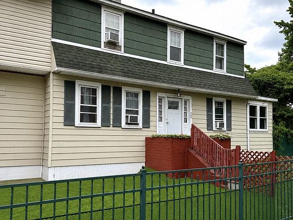 2nd image of 906 Washington Ave