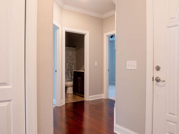 4th image of 2038 Hamshire St