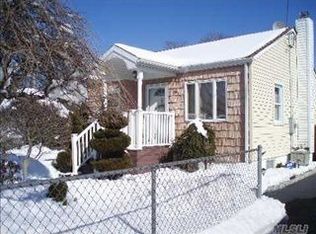 330 14th Ave, West Babylon, NY 11704