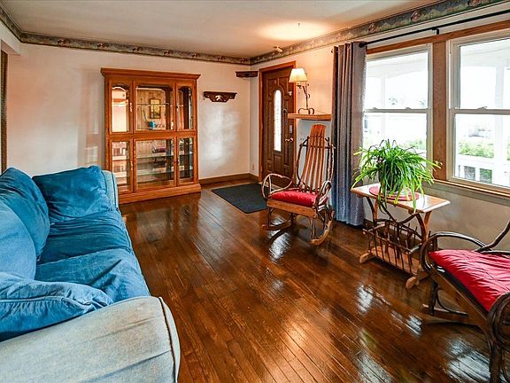 2nd image of 5203 Maywood Road