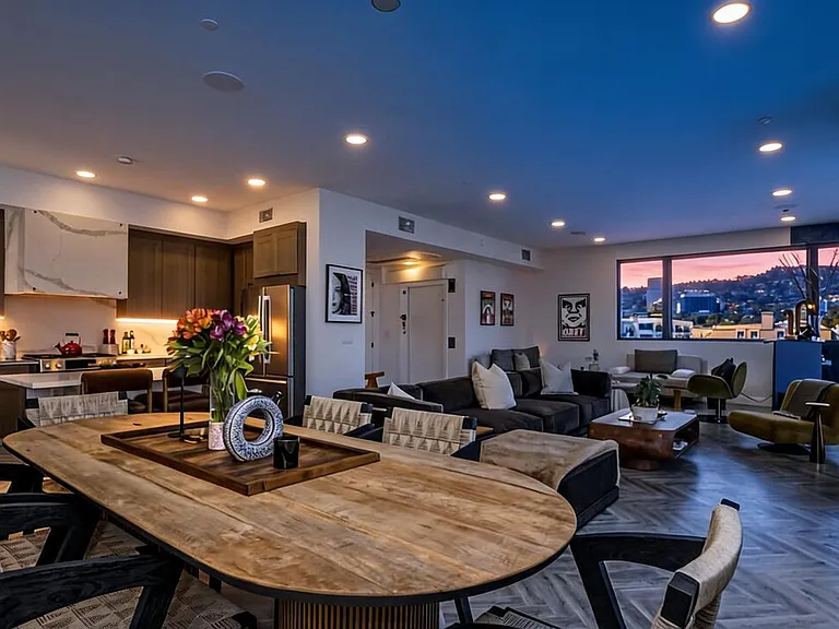 137 N Doheny Dr #2 — Photo 6