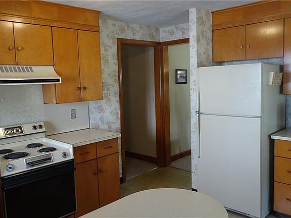 3rd image of 22 Westwood St
