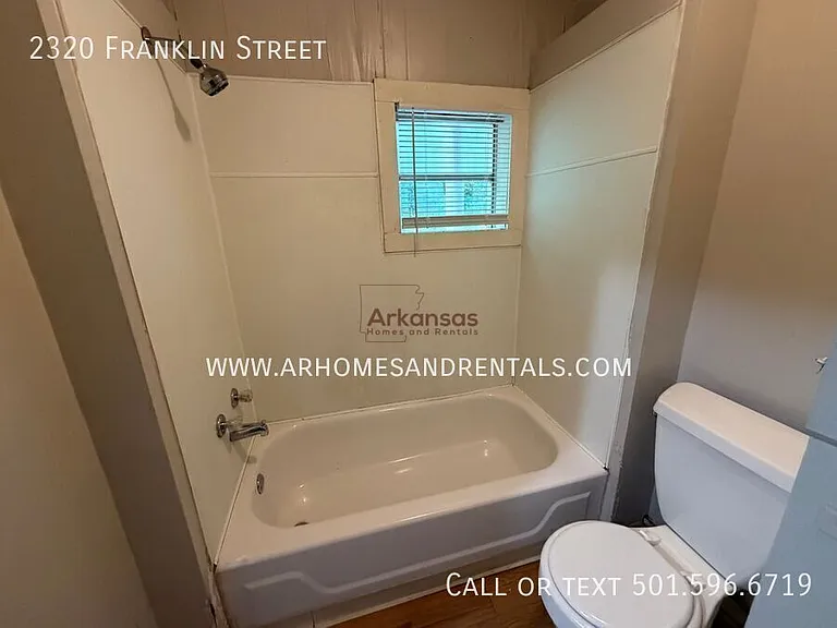 2320 Franklin St — Photo 10