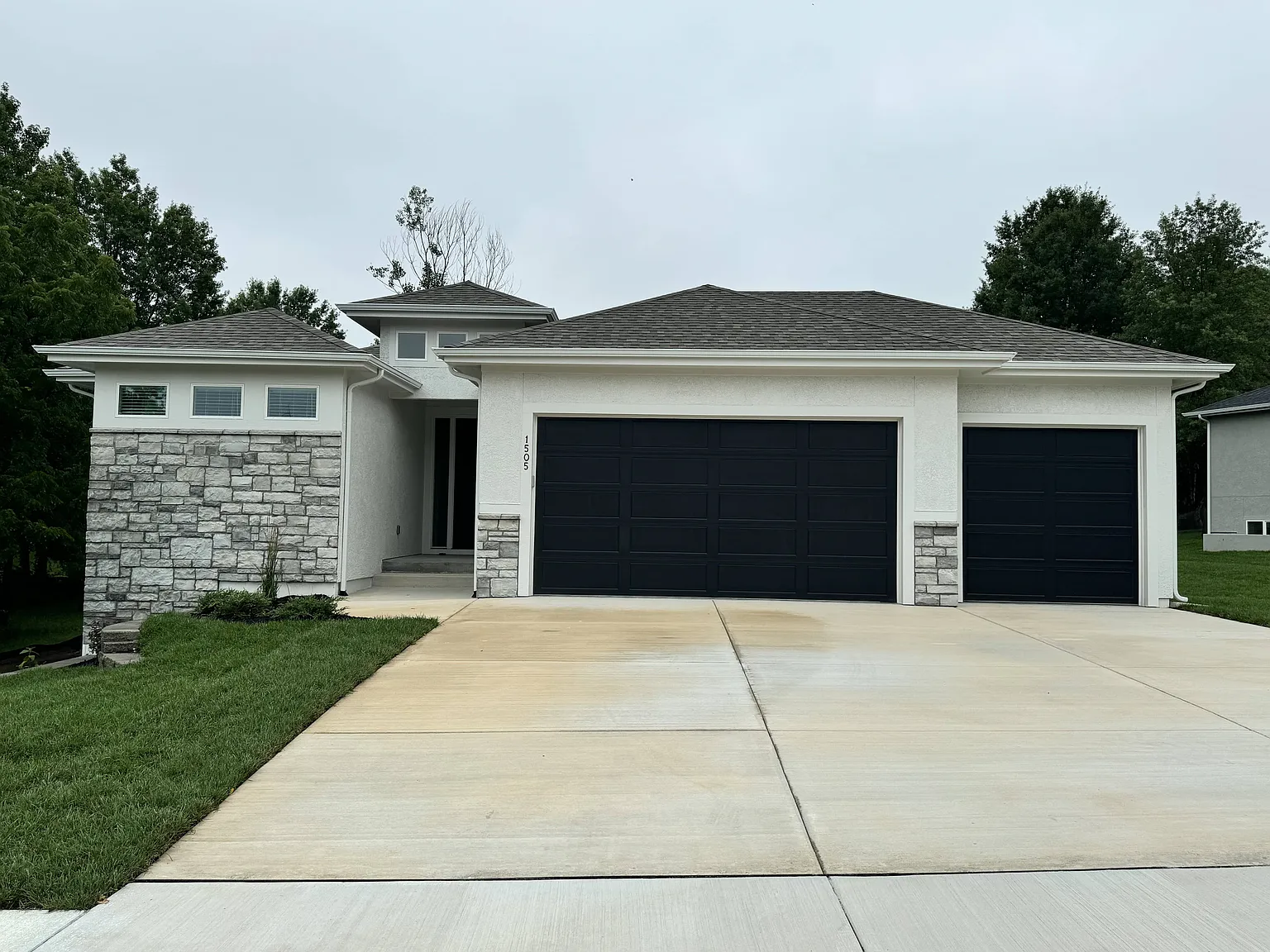 4 bed, 2370 sqft, $3,900 — Photo 2