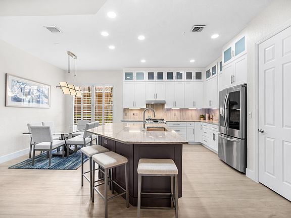 5th image of 6802 NW 108th Avenue