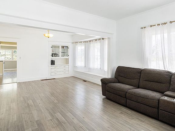 5th image of 7216 Wilton Avenue