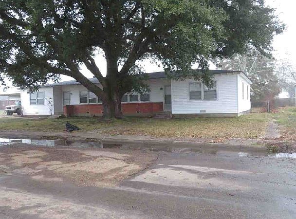 2nd image of 901 E South St