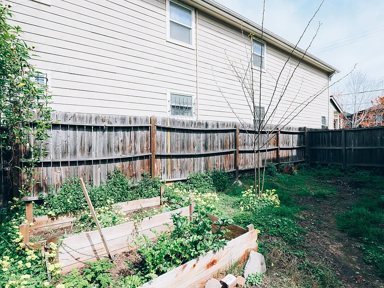 1401 Campbell St — Photo 5