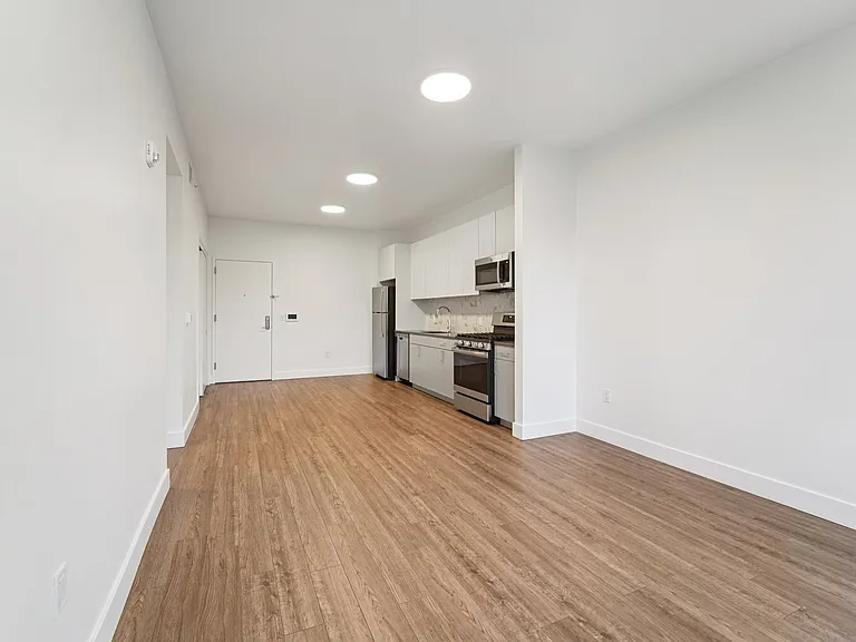 475 William St. — Photo 8