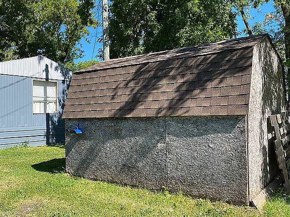 3rd image of 5135 Maple St