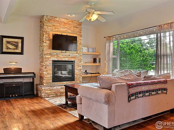 3rd image of 1711 Fairacres Dr