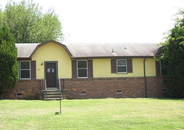 1st image of 685 Rowan Dr