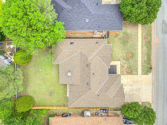 5th image of 705 NW 143rd St