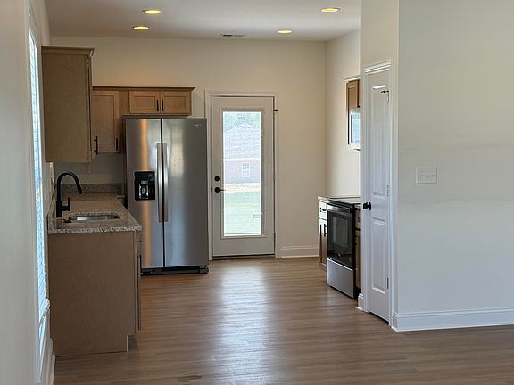 5th image of 110 Canter Dr