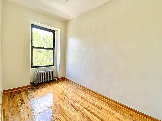 4th image of 28 Hawthorne St #3