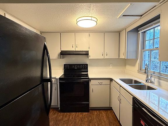 2nd image of 1020 Crestwood Dr