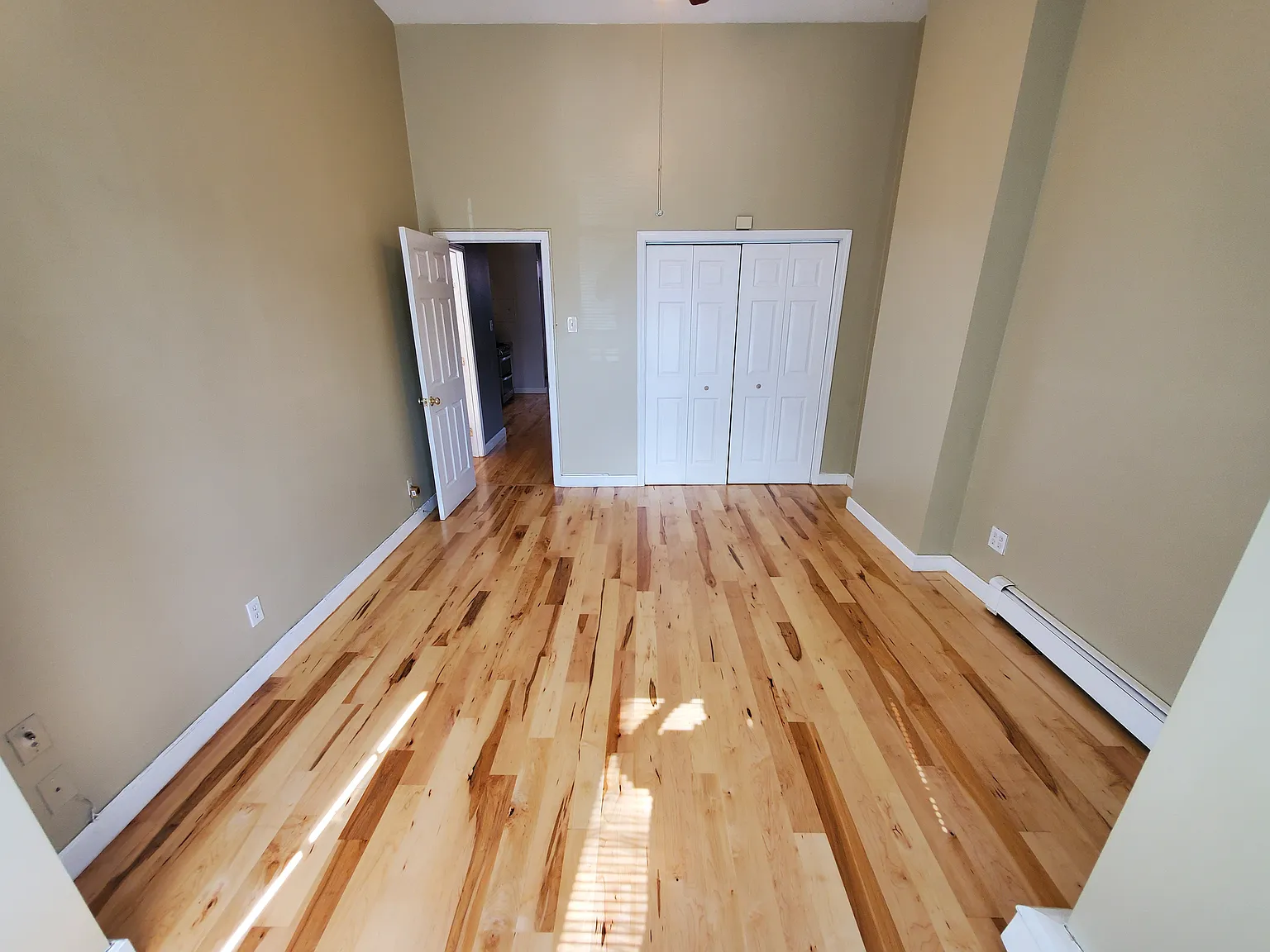 2 bed, 800 sqft, $3,700 — Photo 3