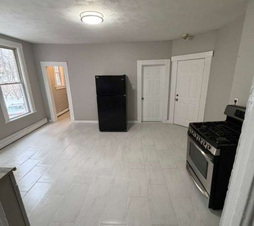 1st image of 172 Glen St #3L