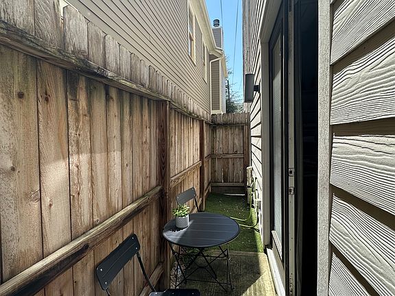 5th image of 919 W 22nd St Unit C