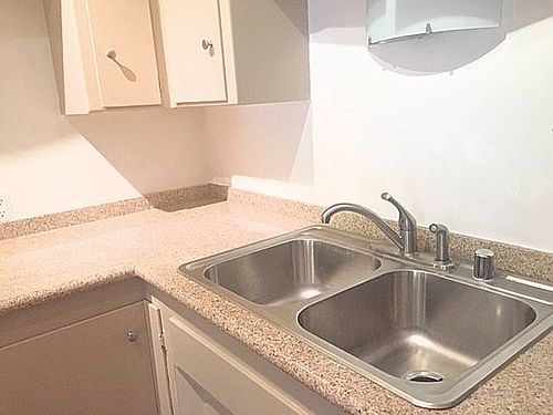 5th image of 1152 N Poinsettia Pl APT 17