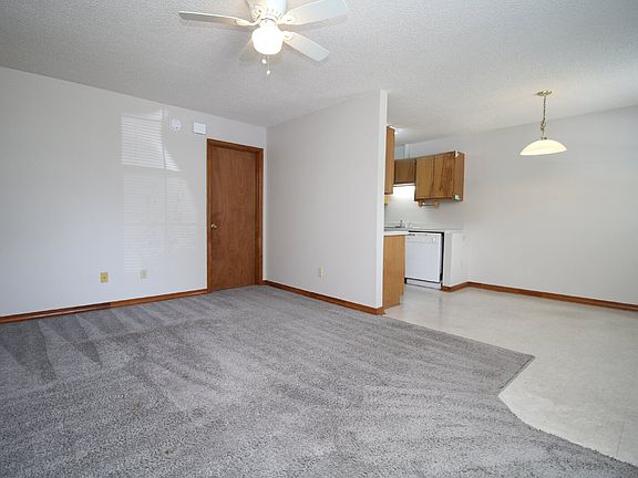 4th image of 8110 Stonebrook Dr #B