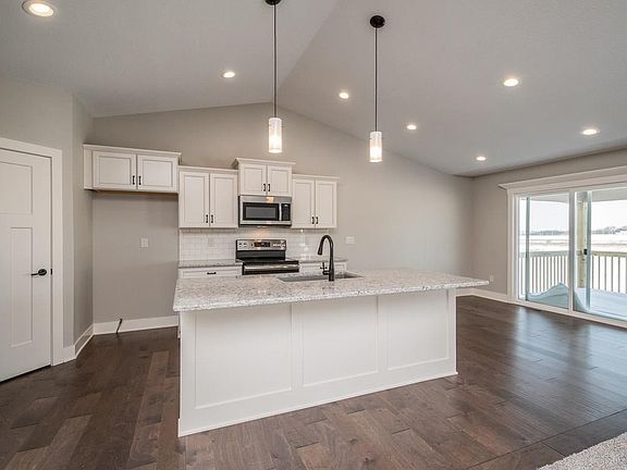 4th image of 2510 SE Willowbrook Dr