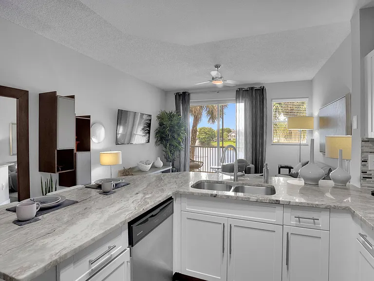 St. Tropez Townhomes & Villas — Photo 43