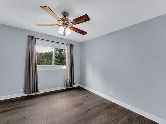 5th image of 12 W Beech Dr