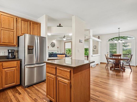 3rd image of 385 Hickory Ln