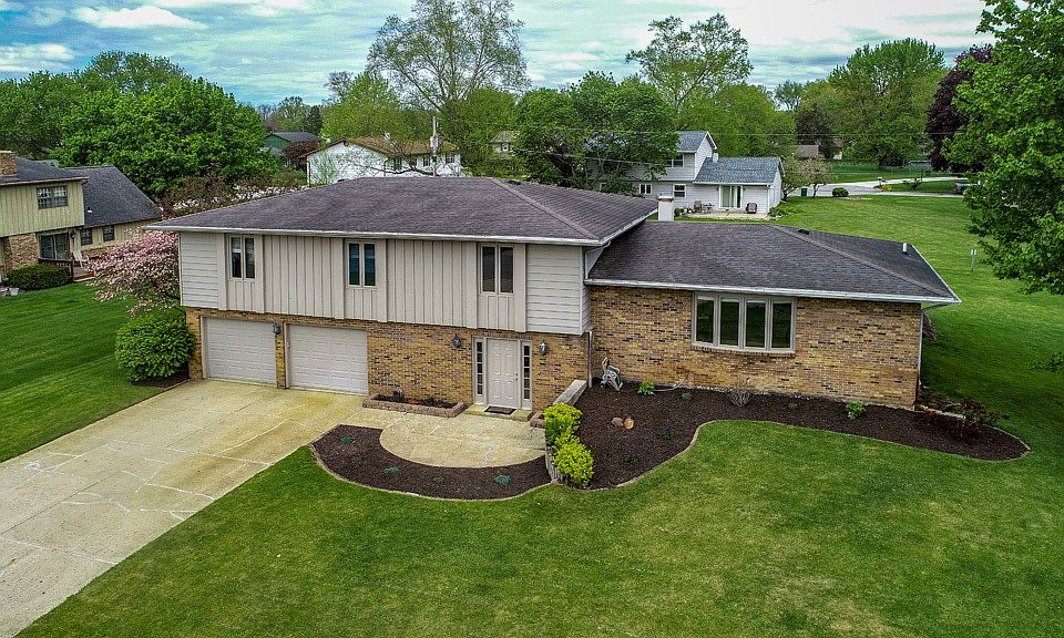 1st image of 22815 Londonderry Ct