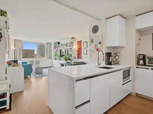 301 West 53rd Street 9-E image 2 of 24