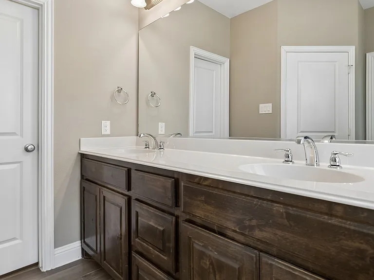 15424 Bluffdale Dr — Photo 17