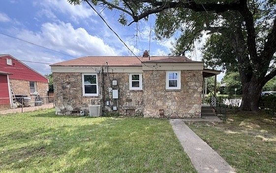 3rd image of 3045 Pioneer Ave