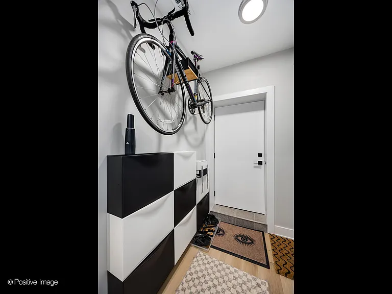 833 N Hoyne Ave #2S — Photo 15