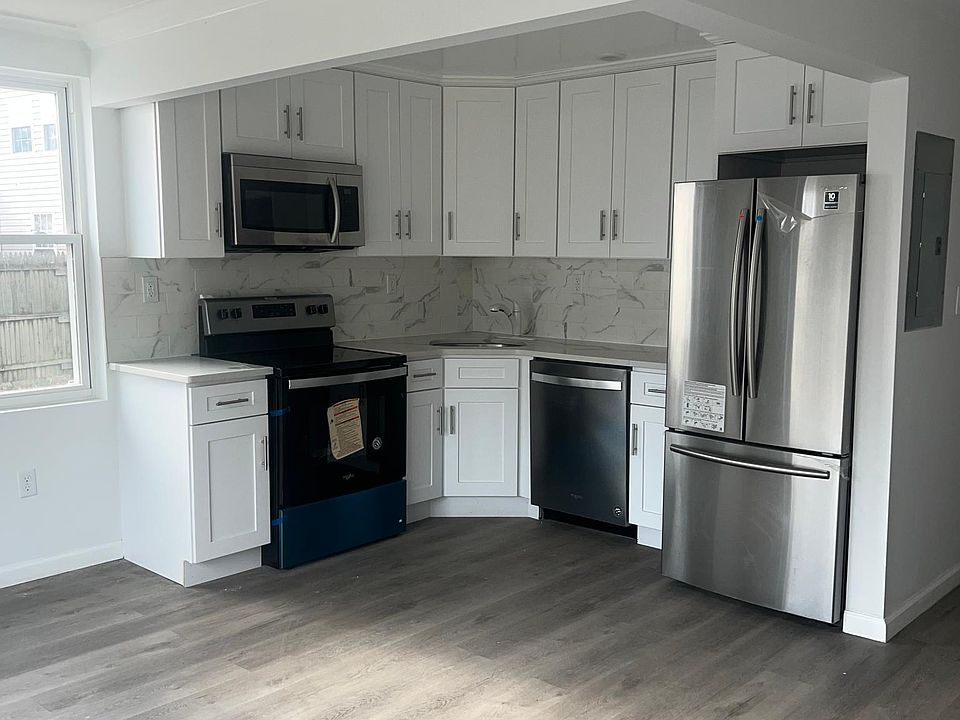 2nd image of 650 City Island Ave #1A