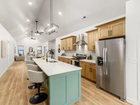 83 Seymour Ave, Buckeye Lake, OH 43008